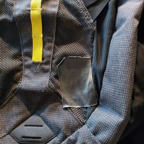 North Face Recon Backpack, Black/Yellow, 30 Liters - Picture 2 of 8